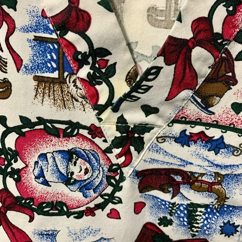 Christmas scrub top - Picture 3 of 3